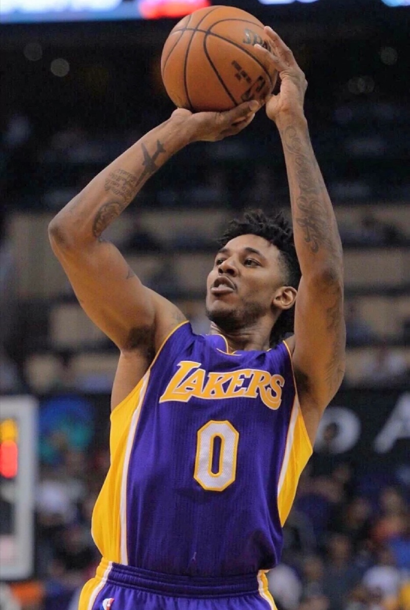 克罗斯评历史最佳11人：C罗左边锋，梅西前腰，马尔蒂尼入选（克罗斯评历史最佳阵容：C罗踢左翼，梅西任前腰，马尔蒂尼在列）