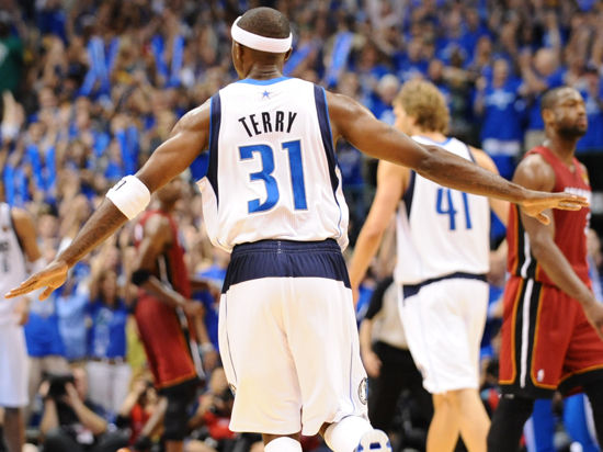 正式报价！NBA最脆玻璃人！培养8年才舍得交易（官方报价出炉：培养八年的NBA“玻璃人”终于被摆上交易桌）