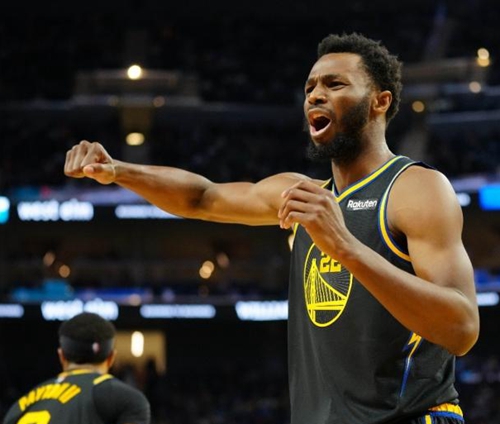 普尔半场表现亮眼，助力球队赢得比赛（普尔上半场发威，助球队取胜）