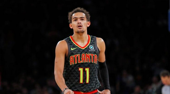 积极性！里夫斯抛投不中 艾顿掩护后冲抢力压庄神补扣打进！（拼劲爆棚！里夫斯抛投不进，艾顿掩护后强硬冲抢压过庄神完成补扣）