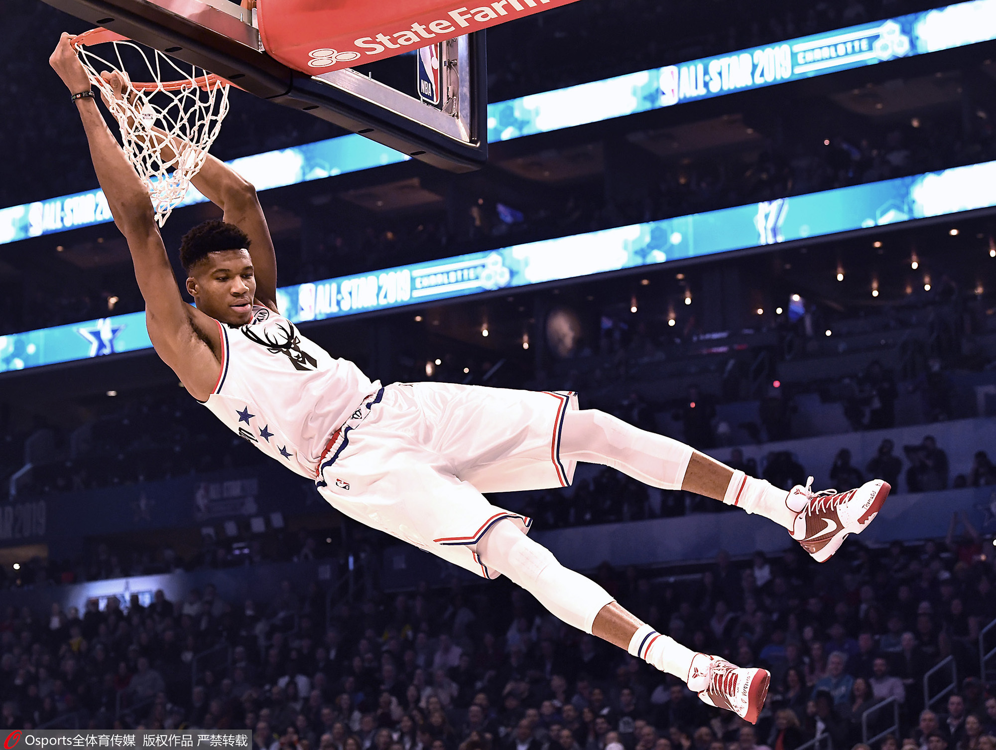 FM26逆天Bug，外场球员“闪现”至门前挡出对方主罚的点球（FM26离谱Bug：非门将球员瞬移至门前封堵对手点球）