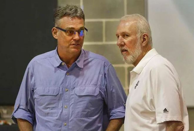 喀麦隆非洲杯大名单：姆伯莫领衔，巴索戈在列，奥纳纳无缘（喀麦隆非洲杯名单出炉：姆伯莫领衔，巴索戈入围，奥纳纳落选）