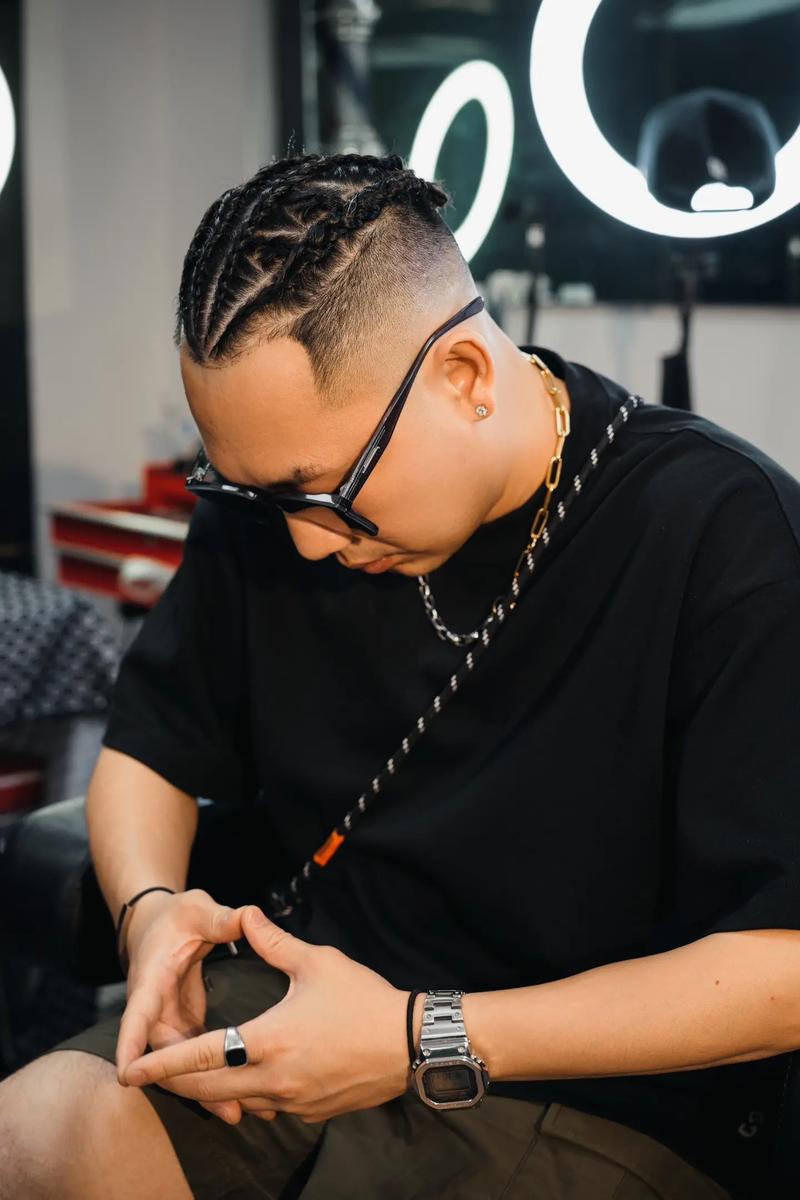 弗拉格展现惊人实力，助力球队逆境求生（弗拉格爆发神勇，带领球队逆境突围）