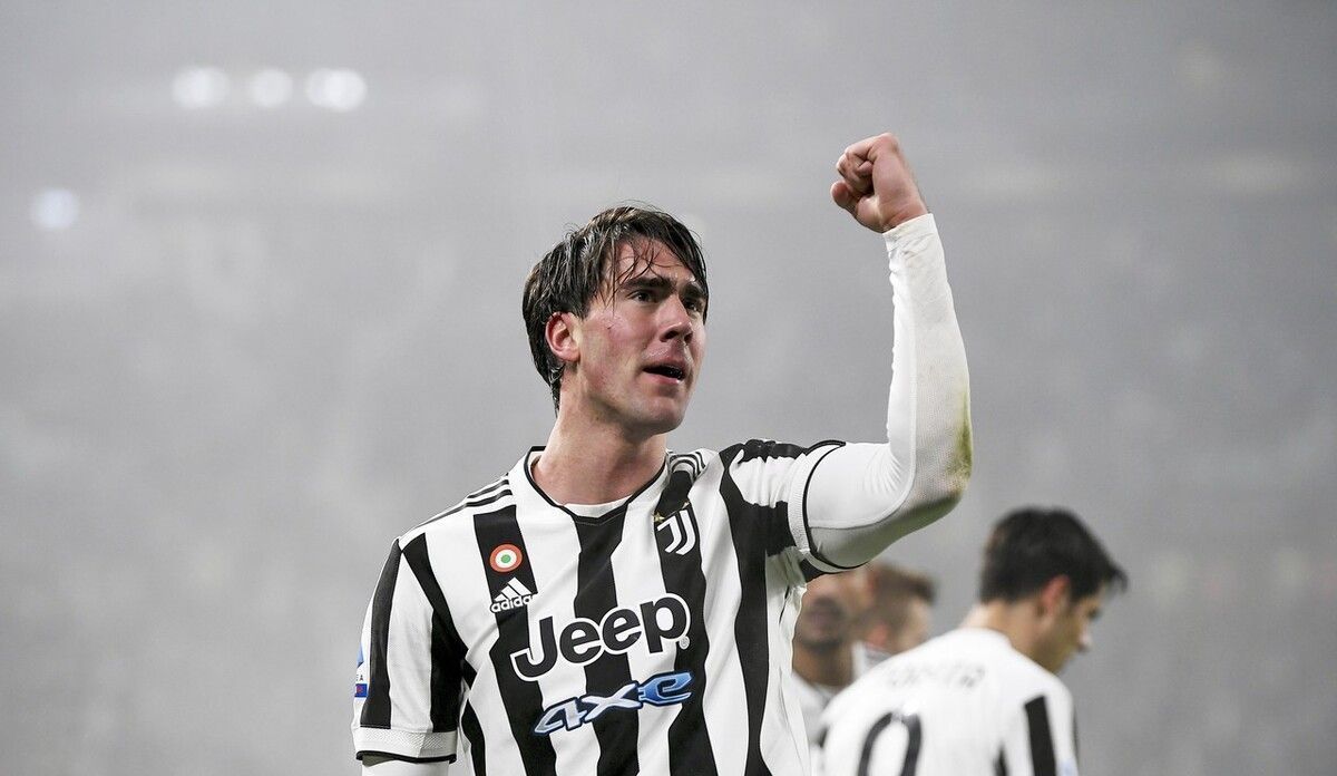 曼城VS桑德兰：蓝月风暴迎战黑马奇迹，伊蒂哈德攻防大战一触即发（曼城战桑德兰：蓝月风暴碰撞黑马神话，伊蒂哈德攻防决斗迫在眉睫）