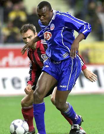 国安刚拿到足协杯冠军！就连夜官宣欧洲名帅到队执教，值得期待（足协杯夺冠后，国安连夜官宣欧洲名帅上任，令人期待）