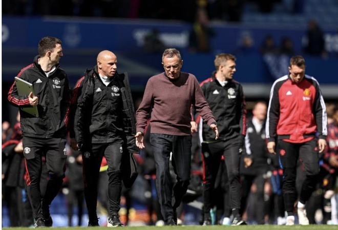 胡荷韬：现在膝盖还有很多问题；已不把自己看作年轻球员了（胡荷韬：膝盖问题仍多，已不再把自己当年轻球员）