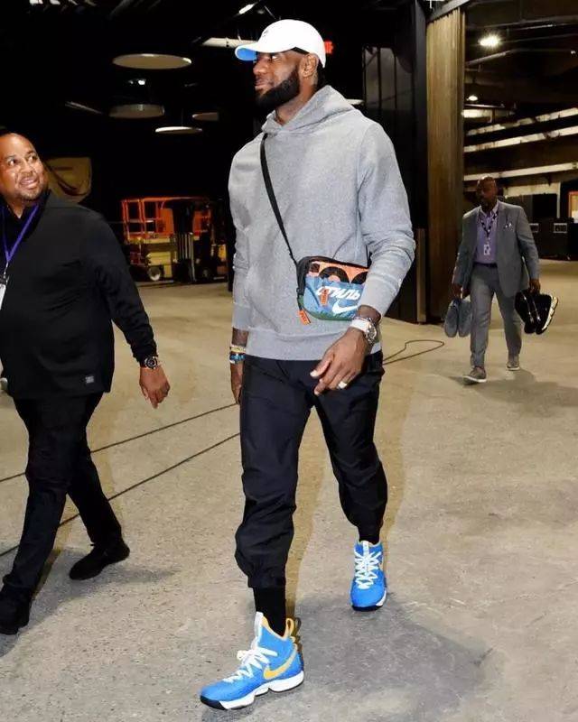 门将连续两场零封，太稳了（门将连续两战零失球，稳如泰山）