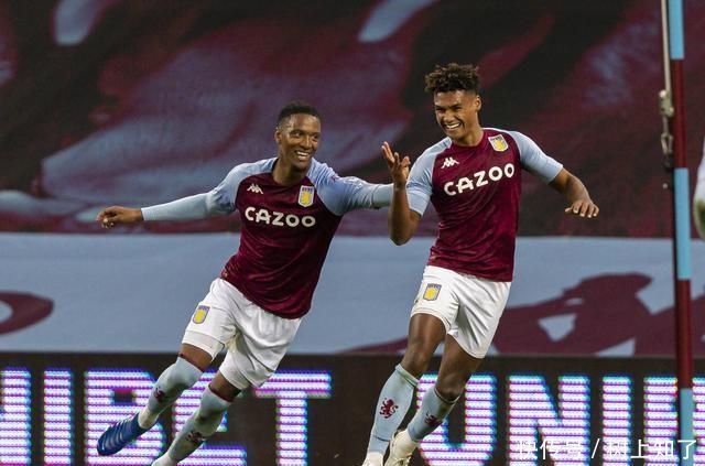 1次退赛引热议！郑钦文敢拒聚光灯，是遗憾还是冠军格局？（一次退赛成焦点：郑钦文选择不追光，是遗憾还是王者心态？）