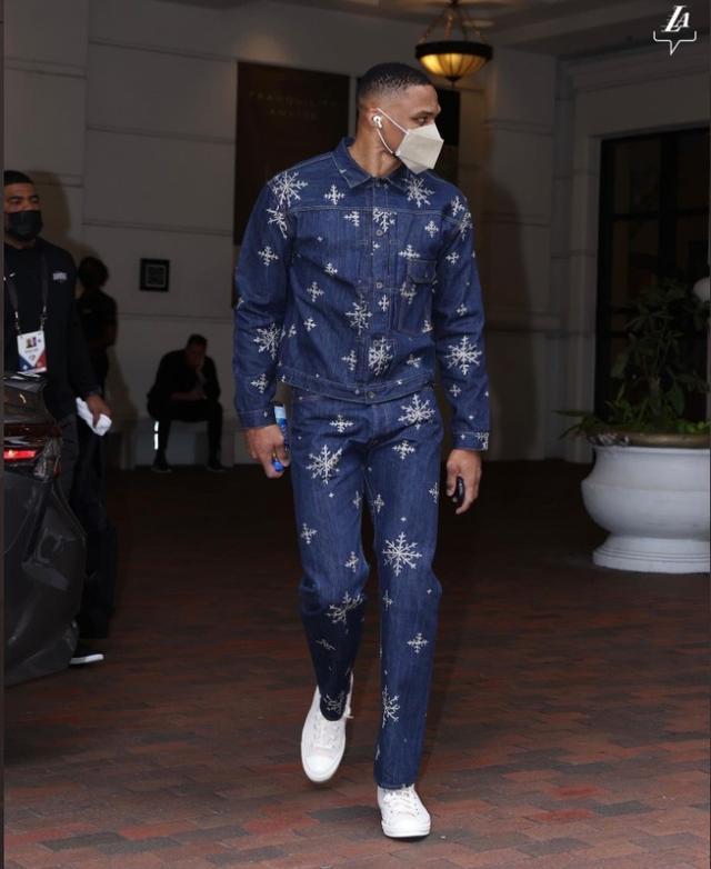 全北现代队长朴镇燮将加盟浙江队，补强后防，提升球队竞争力。（全北现代队长朴镇燮即将加盟浙江队，强化后防，提升竞争力）