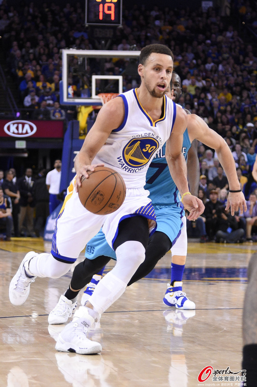 记者：里尔18岁中场布阿迪的团队否认球员与巴黎的转会传闻（记者：里尔18岁中场布阿迪团队驳斥与巴黎转会传闻）