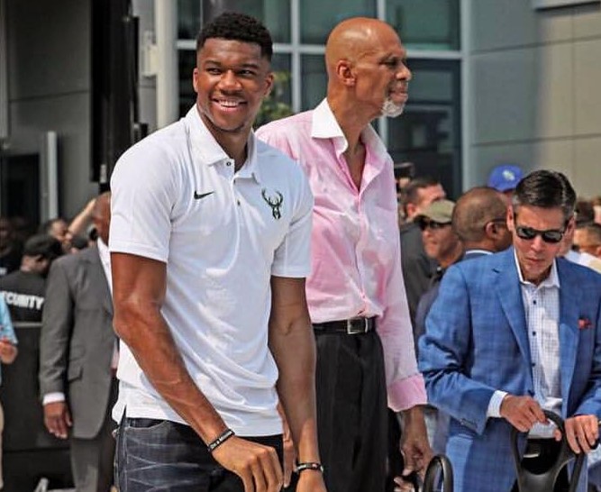 辽宁全场三分25中6，出现了高达23次失误（辽宁三分手感低迷25投仅6中，失误高达23次）