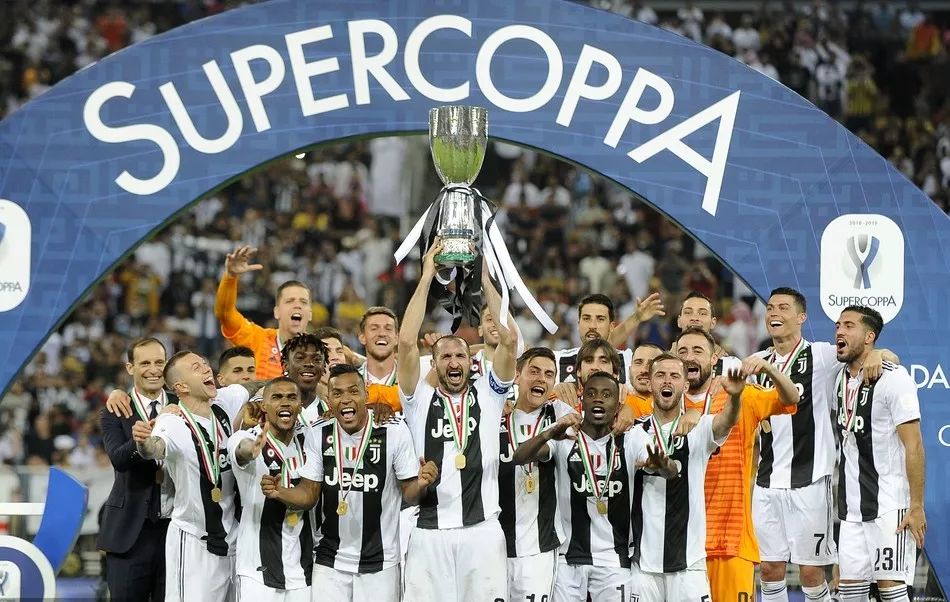 悲壮离场！萨格斯上半场25分扛起球队，下半场受伤只得1分（悲情谢幕！萨格斯上半场狂砍25分撑起球队，下半场受伤仅拿1分）