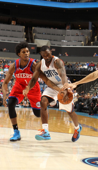 班凯罗22中10高效得分，展现个人实力（班凯罗22投10中效率在线，彰显个人实力）